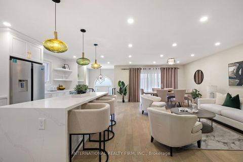 Photo 15 at 7 Boyne Highlands Court, Glen Shields, Vaughan