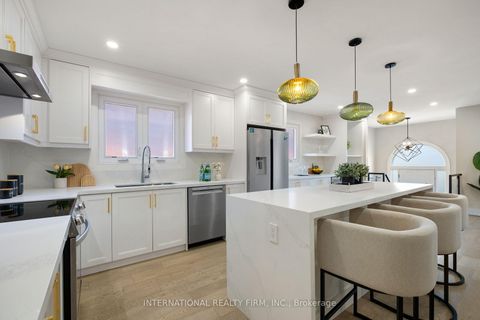 Photo 16 at 7 Boyne Highlands Court, Glen Shields, Vaughan