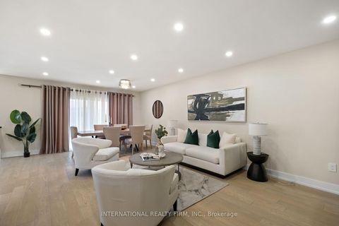 Photo 17 at 7 Boyne Highlands Court, Glen Shields, Vaughan