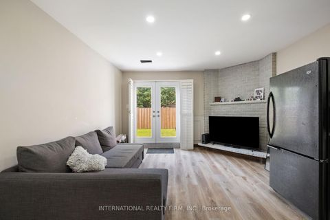 Photo 25 at 7 Boyne Highlands Court, Glen Shields, Vaughan