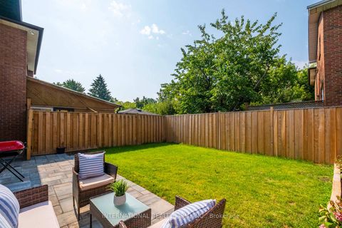 Photo 26 at 7 Boyne Highlands Court, Glen Shields, Vaughan