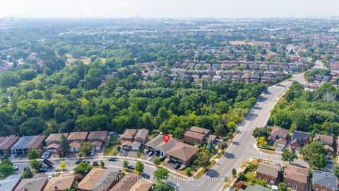 Photo 37 at 7 Boyne Highlands Court, Glen Shields, Vaughan