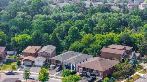Photo 38 at 7 Boyne Highlands Court, Glen Shields, Vaughan