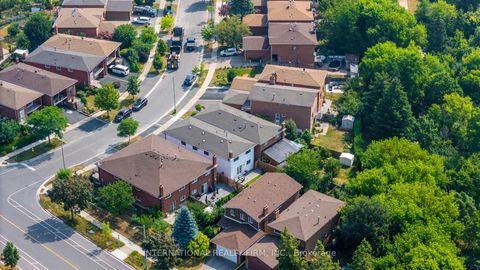 Photo 41 at 7 Boyne Highlands Court, Glen Shields, Vaughan