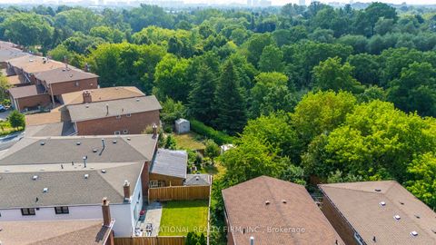 Photo 47 at 7 Boyne Highlands Court, Glen Shields, Vaughan