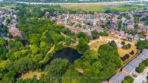 Photo 48 at 7 Boyne Highlands Court, Glen Shields, Vaughan