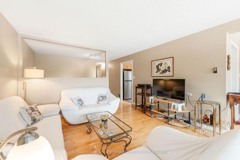 Photo 7 at 25 Silas Hill Drive, Don Valley Village, Toronto