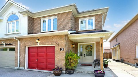 Photo 1 at 7 Rockview Gardens, Concord, Vaughan