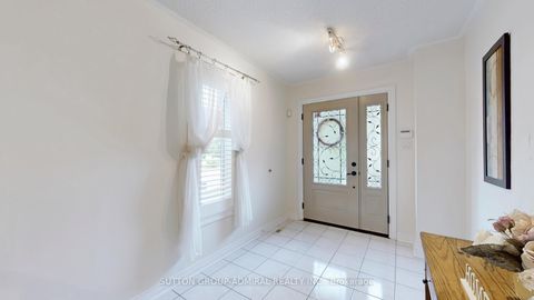 Photo 2 at 7 Rockview Gardens, Concord, Vaughan