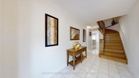 Photo 3 at 7 Rockview Gardens, Concord, Vaughan