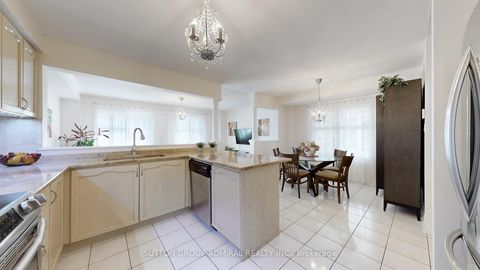 Photo 8 at 7 Rockview Gardens, Concord, Vaughan