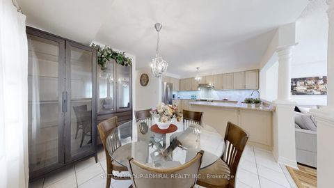 Photo 9 at 7 Rockview Gardens, Concord, Vaughan