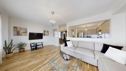 Photo 12 at 7 Rockview Gardens, Concord, Vaughan