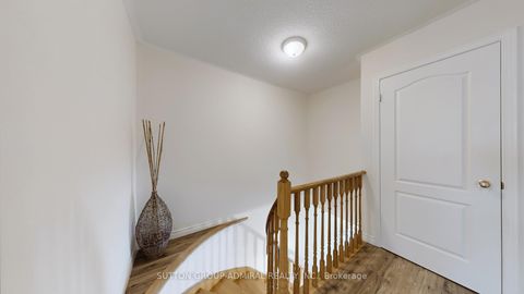 Photo 14 at 7 Rockview Gardens, Concord, Vaughan
