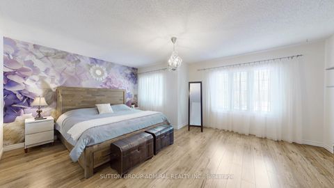 Photo 15 at 7 Rockview Gardens, Concord, Vaughan