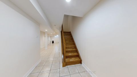Photo 24 at 7 Rockview Gardens, Concord, Vaughan
