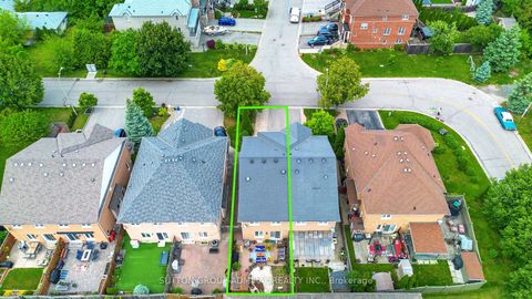 Photo 31 at 7 Rockview Gardens, Concord, Vaughan