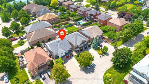 Photo 32 at 7 Rockview Gardens, Concord, Vaughan