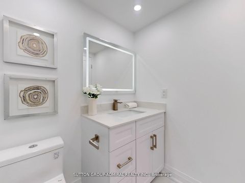 Photo 14 at 401 - 11 Townsgate Drive, Yorkhill, Vaughan