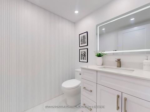 Photo 21 at 401 - 11 Townsgate Drive, Yorkhill, Vaughan