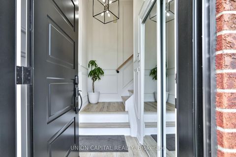 Photo 1 at 21 Avon Crescent, East Woodbridge, Vaughan