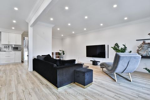 Photo 3 at 21 Avon Crescent, East Woodbridge, Vaughan
