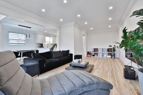 Photo 4 at 21 Avon Crescent, East Woodbridge, Vaughan