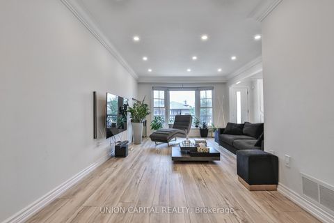 Photo 7 at 21 Avon Crescent, East Woodbridge, Vaughan