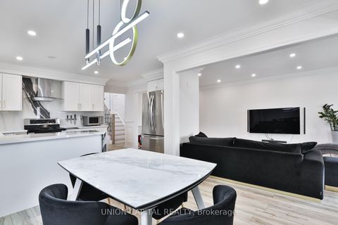 Photo 10 at 21 Avon Crescent, East Woodbridge, Vaughan