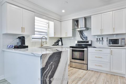 Photo 11 at 21 Avon Crescent, East Woodbridge, Vaughan
