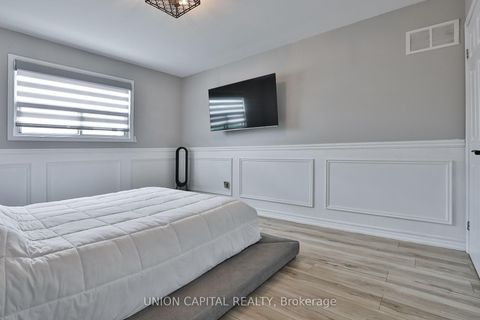 Photo 18 at 21 Avon Crescent, East Woodbridge, Vaughan