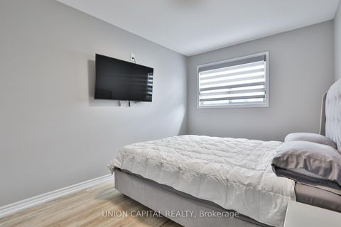 Photo 21 at 21 Avon Crescent, East Woodbridge, Vaughan