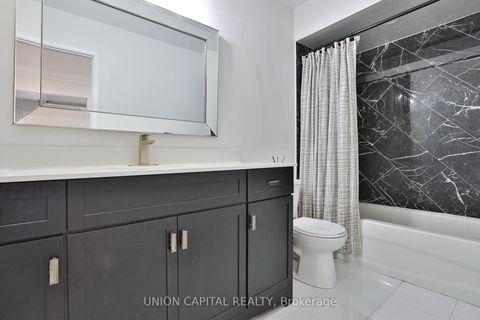 Photo 25 at 21 Avon Crescent, East Woodbridge, Vaughan