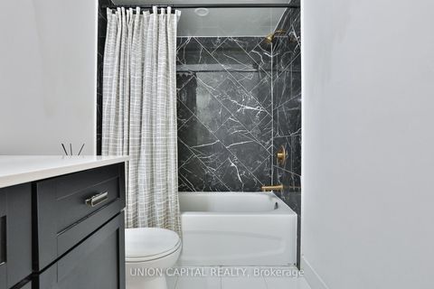 Photo 26 at 21 Avon Crescent, East Woodbridge, Vaughan