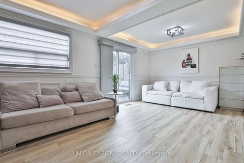 Photo 28 at 21 Avon Crescent, East Woodbridge, Vaughan