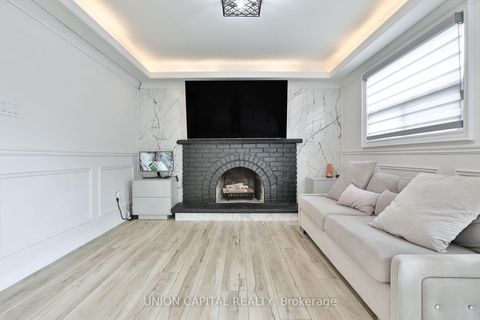 Photo 30 at 21 Avon Crescent, East Woodbridge, Vaughan