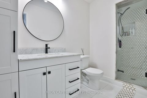 Photo 32 at 21 Avon Crescent, East Woodbridge, Vaughan