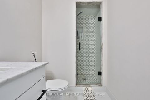 Photo 33 at 21 Avon Crescent, East Woodbridge, Vaughan