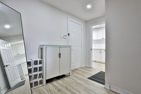 Photo 35 at 21 Avon Crescent, East Woodbridge, Vaughan