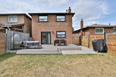 Photo 39 at 21 Avon Crescent, East Woodbridge, Vaughan