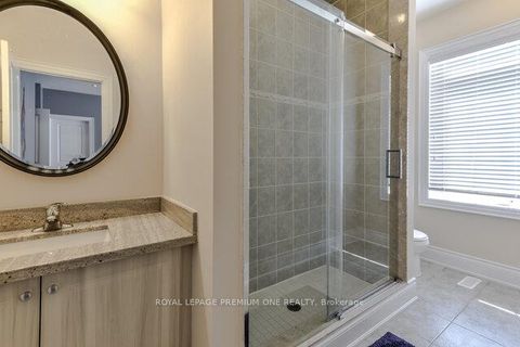 Photo 37 at 107 Headwind Boulevard, Vellore Village, Vaughan