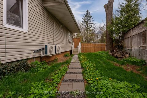 Photo 1 at 120 Wright Street, Mill Pond, Richmond Hill