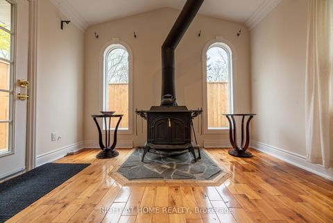 Photo 5 at 120 Wright Street, Mill Pond, Richmond Hill
