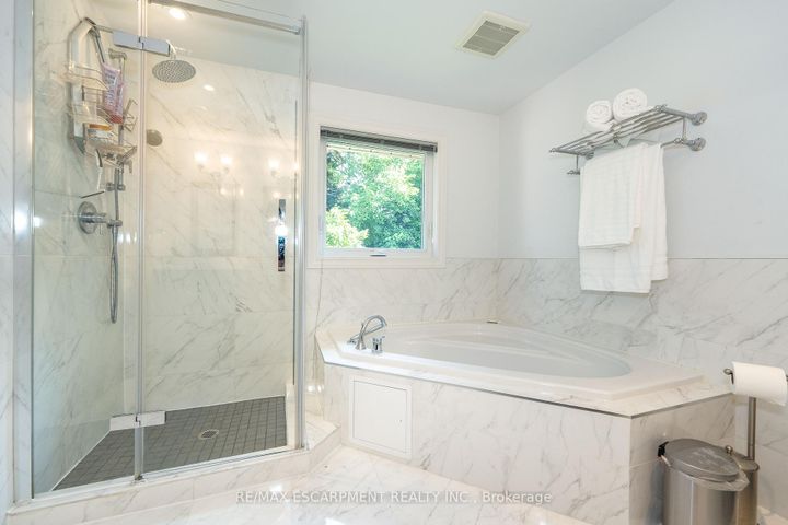 Photo 23 at 327 Northwood Drive, GA Glen Abbey, Oakville