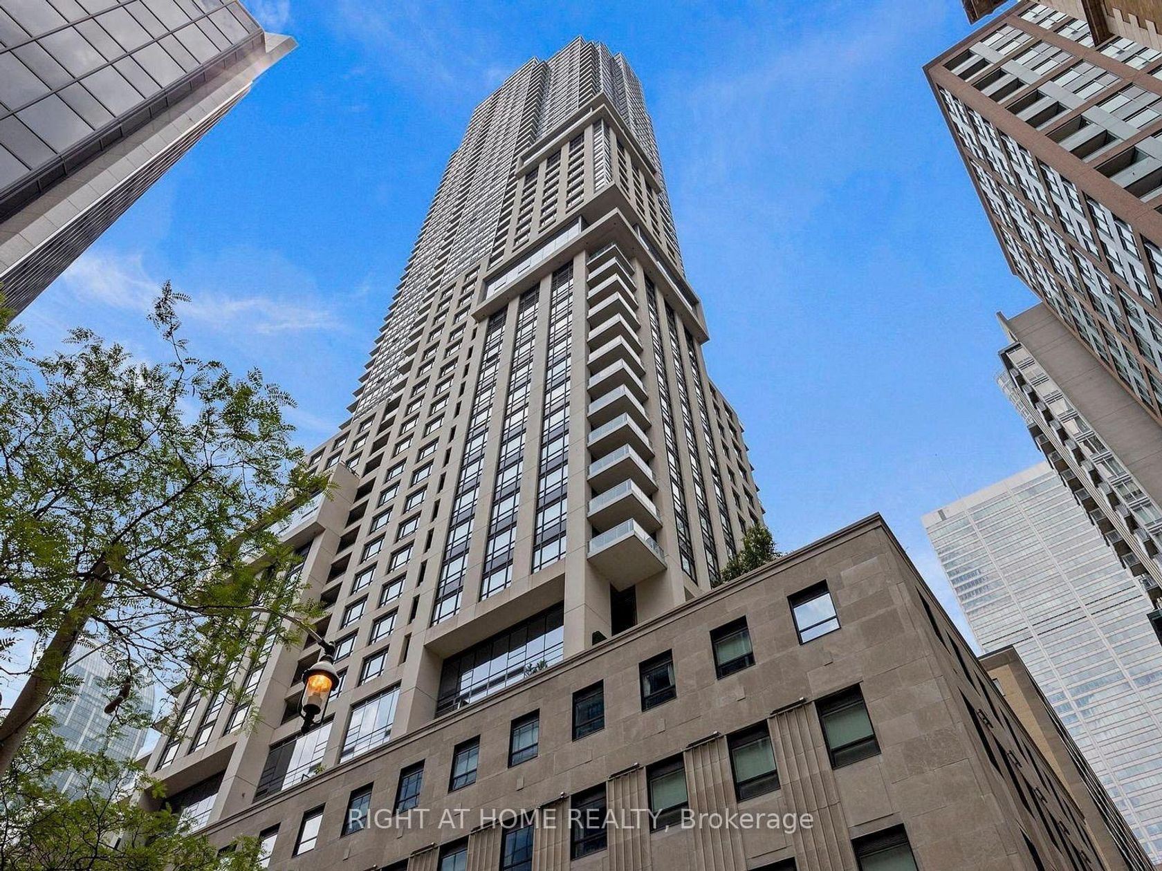 1904 - 88 Scott Street, Yonge Corridor, Toronto by Loree Meneguzzi Real Estate 1904 - 88 Scott Street, Yonge Corridor, Toronto