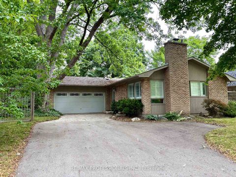 Photo 0 at 425 CANTERBURY Crescent, FD Ford, Oakville