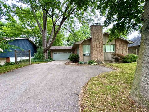 Photo 43 at 425 CANTERBURY Crescent, FD Ford, Oakville