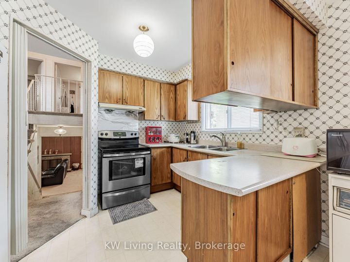 Photo 9 at 26 Goodview Road, Don Valley Village, Toronto
