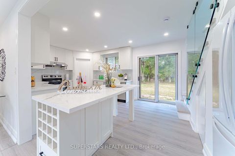Photo 4 at 88 Castle Hill Drive, L'Amoreaux, Toronto