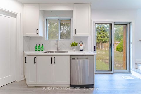Photo 6 at 88 Castle Hill Drive, L'Amoreaux, Toronto